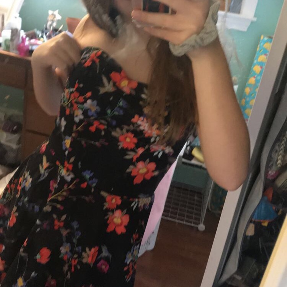 🌸 STRAPLESS FLORAL MINI DRESS🌸 - Picture 4 of 4
